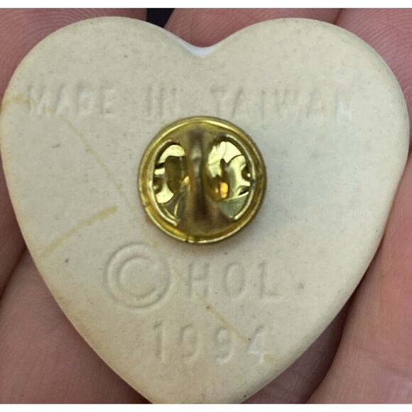 1994 House of Lloyd Vintage Pin Jesus is the Heart of the Season 1.5" - Picture 2 of 4